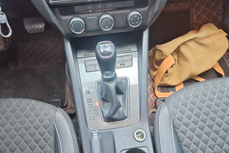 Used Skoda Octavia 2019 TSI280 DSG Luxury Edition Station Wagon China VI Standard Gear Lever