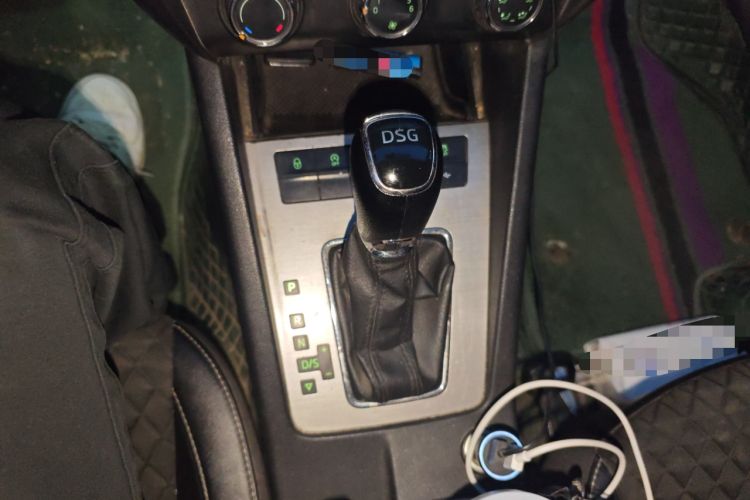 Used Skoda Octavia 2019 TSI230 DSG SmartDrive Luxury Edition China VI Gear Lever