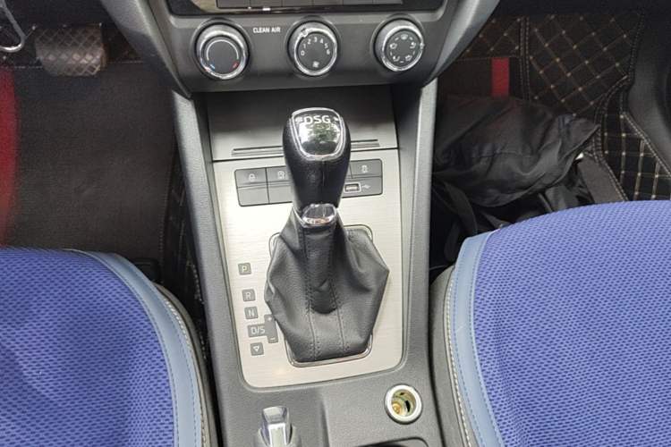 Used Skoda Octavia 2019 TSI230 DSG SmartDrive Luxury Edition China VI Gear Lever