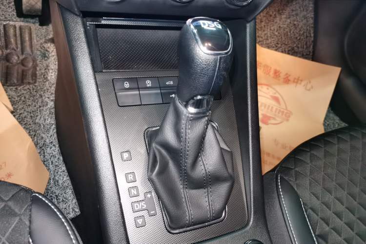 Used Skoda Octavia 2019 TSI280 DSG Luxury Edition Station Wagon China VI Standard Gear Lever