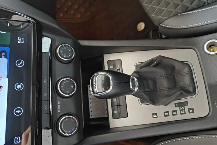 Used Skoda Octavia 2019 1.5L Automatic Smart Drive Luxury Edition China VI Standard Gear Lever