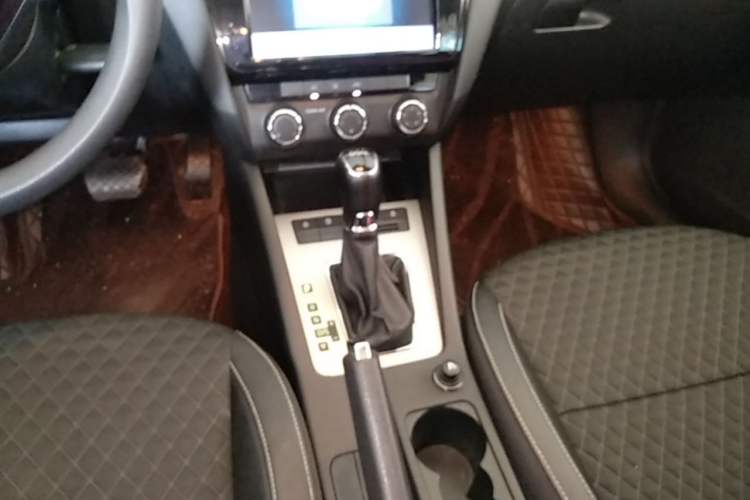 Used Skoda Octavia 2019 TSI230 DSG Luxury Edition Gear Lever