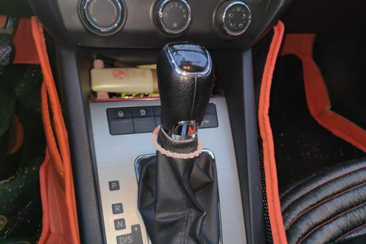 Used Skoda Octavia 2019 1.5L Automatic SmartDrive Comfort Edition China V Standard Gear Lever
