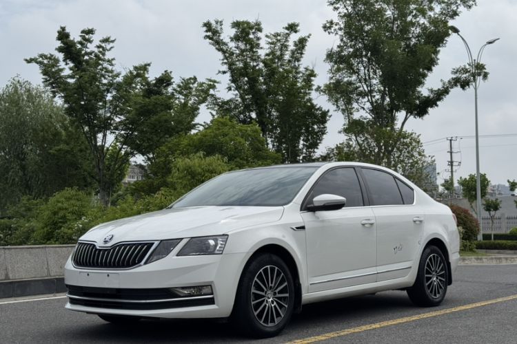 Used Skoda Octavia 2019 TSI230 DSG Luxury Edition Guazi used car, China used car export, Used car for sale, Used  cars, Cheapest cars for sale
