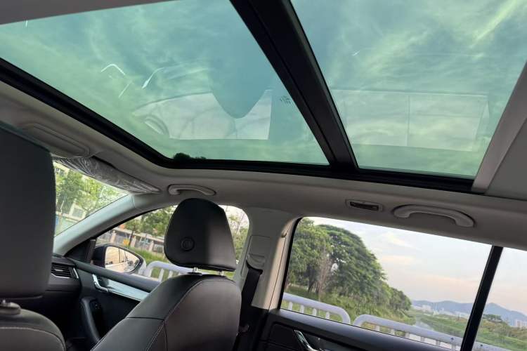 Used Skoda Octavia 2019 TSI280 DSG Luxury Edition Station Wagon China VI Standard Headliner