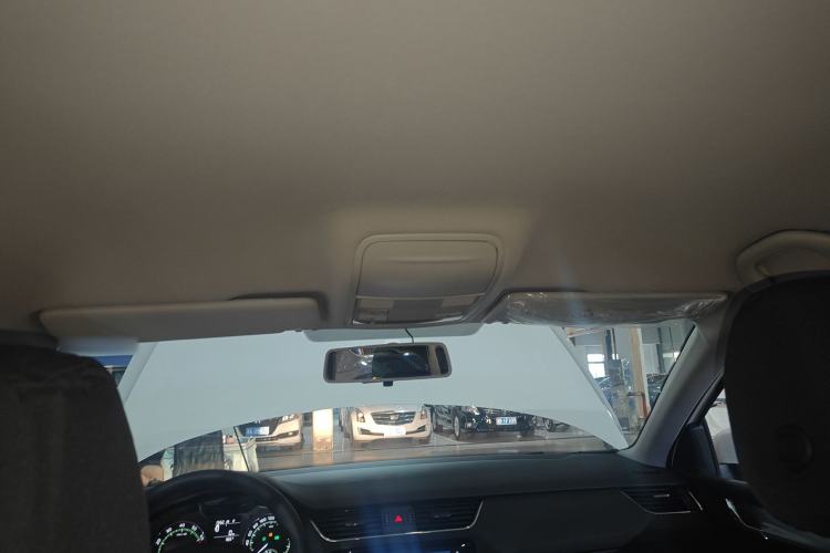Used Skoda Octavia 2019 TSI230 DSG Smart & Comfort Edition China VI Standard Headliner