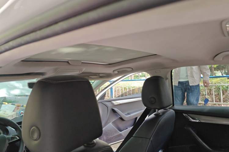 Used Skoda Octavia 2019 1.5L Automatic Luxury Edition Headliner