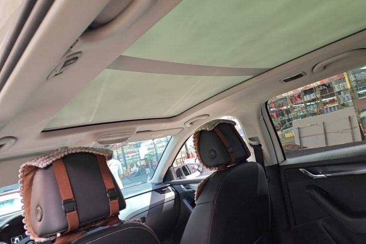 Used Skoda Octavia 2019 TSI280 DSG Luxury Edition Station Wagon China VI Standard Headliner