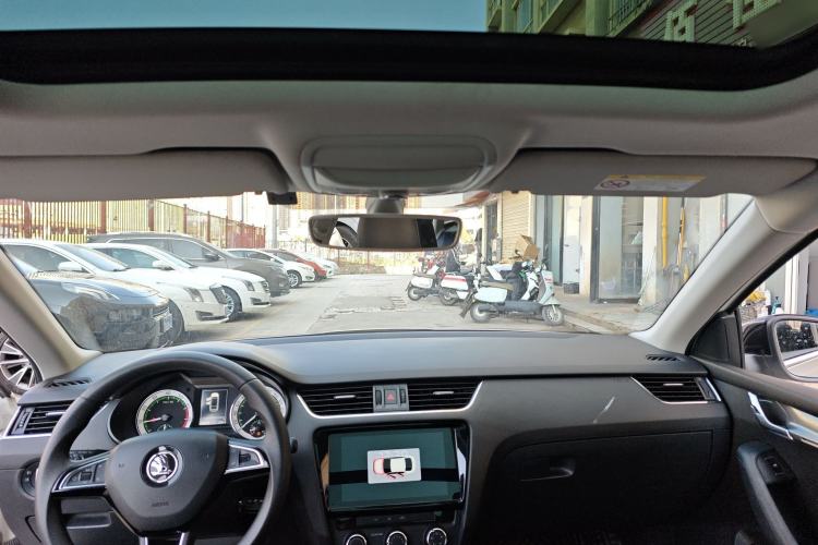 Used Skoda Octavia 2019 TSI280 DSG Luxury Edition Station Wagon China VI Standard Headliner