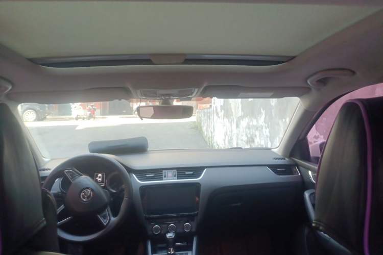 Used Skoda Octavia 2019 1.5L Automatic Smart Drive Luxury Edition China VI Standard Headliner