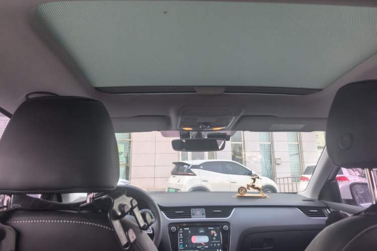 Used Skoda Octavia 2019 1.5L Manual Luxury Edition Headliner