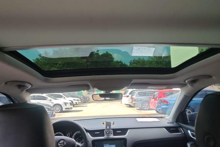 Used Skoda Octavia 2019 TSI280 DSG Luxury Edition Station Wagon China VI Standard Headliner