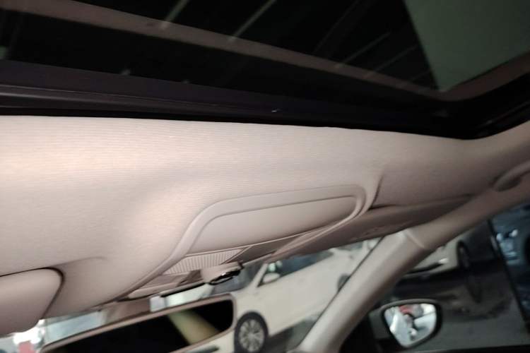 Used Skoda Octavia 2019 1.5L Automatic Smart Drive Luxury Edition China VI Standard Headliner