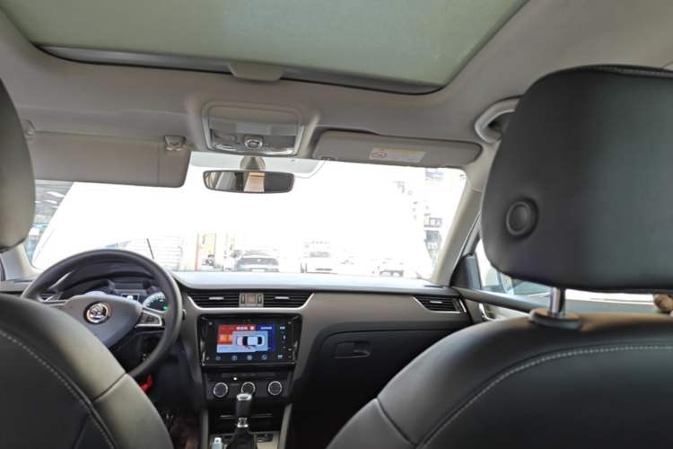 Used Skoda Octavia 2019 1.5L Automatic Smart Drive Luxury Edition China VI Standard Headliner