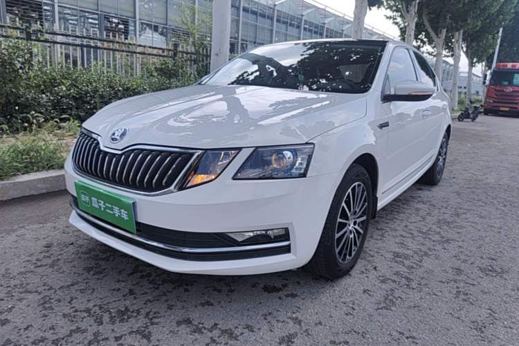 Used Skoda Octavia 2019 TSI230 DSG SmartDrive Luxury Edition China VI Guazi used car, China used car export, Used car for sale, Used Skoda cars, Cheapest cars for sale