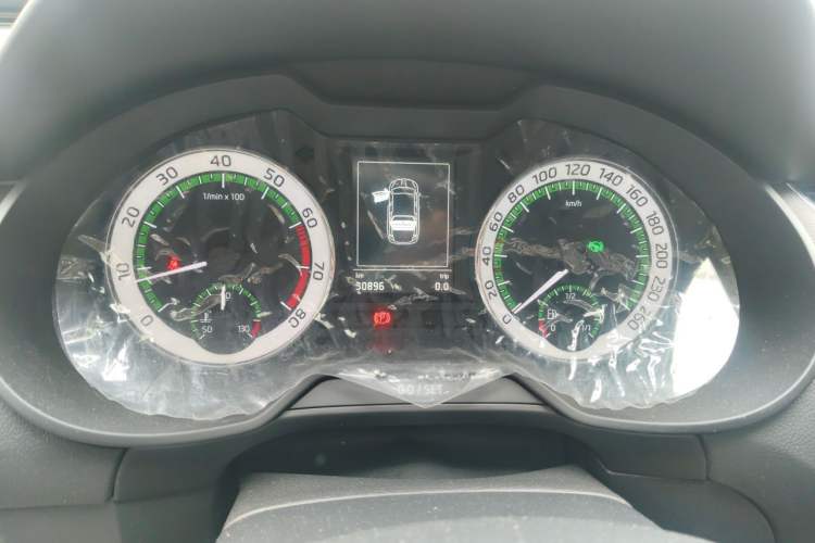 Used Skoda Octavia 2019 1.5L Automatic Smart Drive Luxury Edition China VI Standard Instrument Cluster