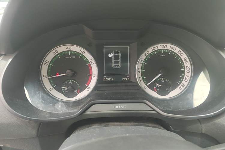 Used Skoda Octavia 2019 1.5L Automatic Smart Drive Luxury Edition China VI Standard Instrument Cluster