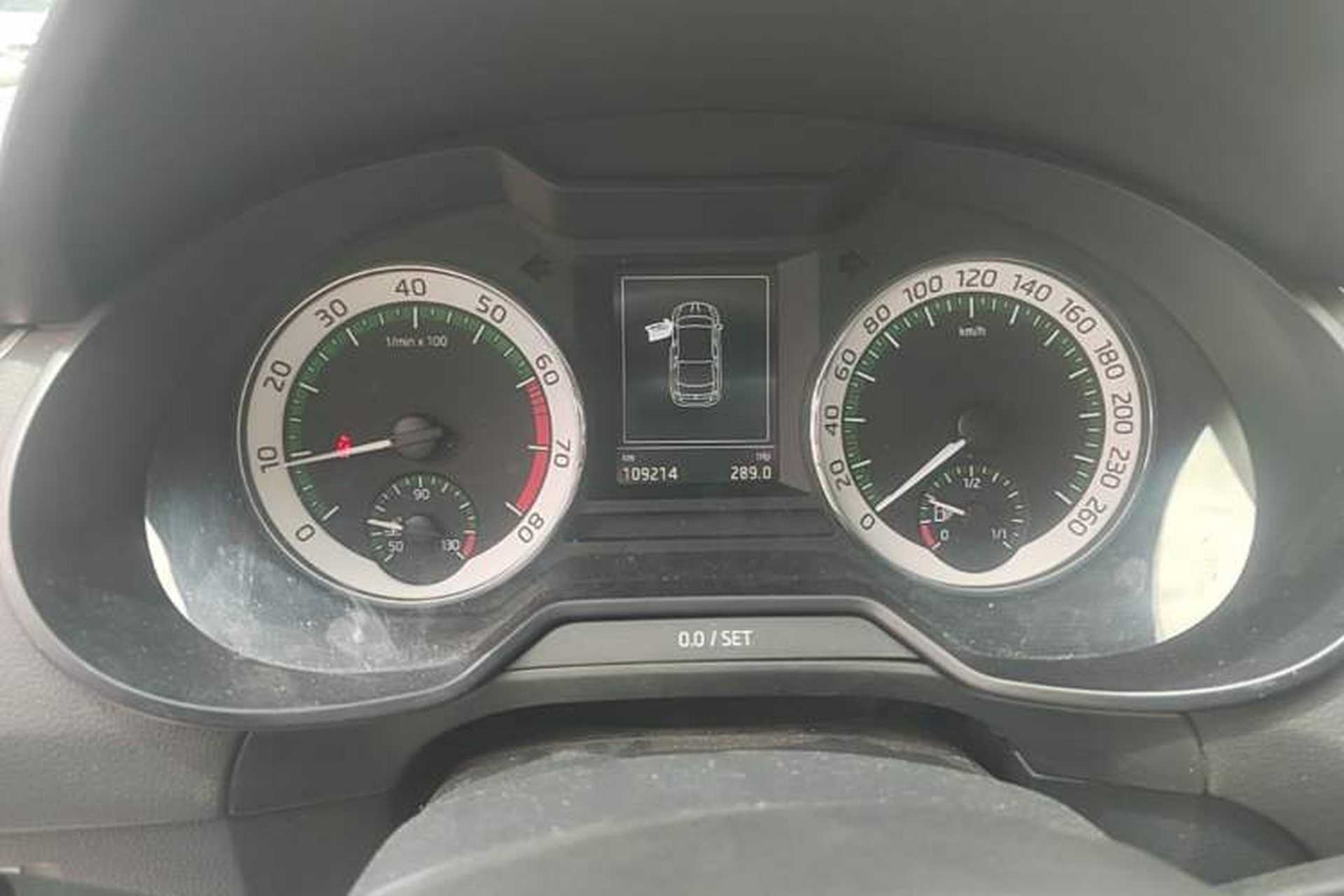 Used Skoda Octavia 2019 1.5L Automatic Smart Drive Luxury Edition China VI Standard Instrument Cluster