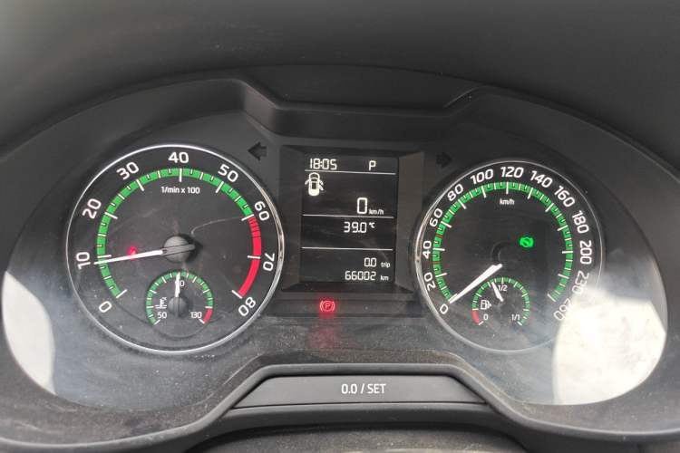 Used Skoda Octavia 2019 1.5L Automatic SmartDrive Comfort Edition China VI Standard Instrument Cluster