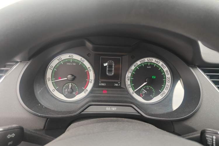 Used Skoda Octavia 2019 1.5L Automatic Smart Drive Luxury Edition China VI Standard Instrument Cluster