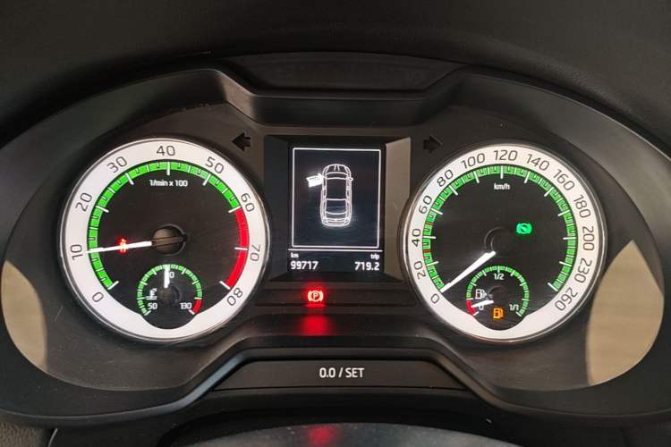 Used Skoda Octavia 2019 1.5L Automatic Smart Drive Luxury Edition China VI Standard Instrument Cluster