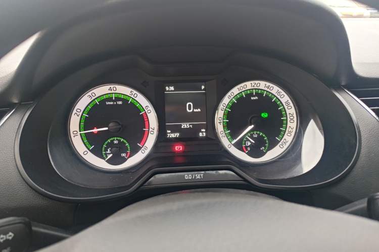 Used Skoda Octavia 2019 1.5L Automatic Smart Drive Luxury Edition China VI Standard Instrument Cluster