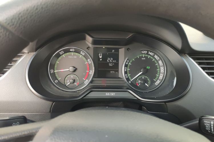 Used Skoda Octavia 2019 1.5L Automatic SmartDrive Comfort Edition China VI Standard Instrument Cluster