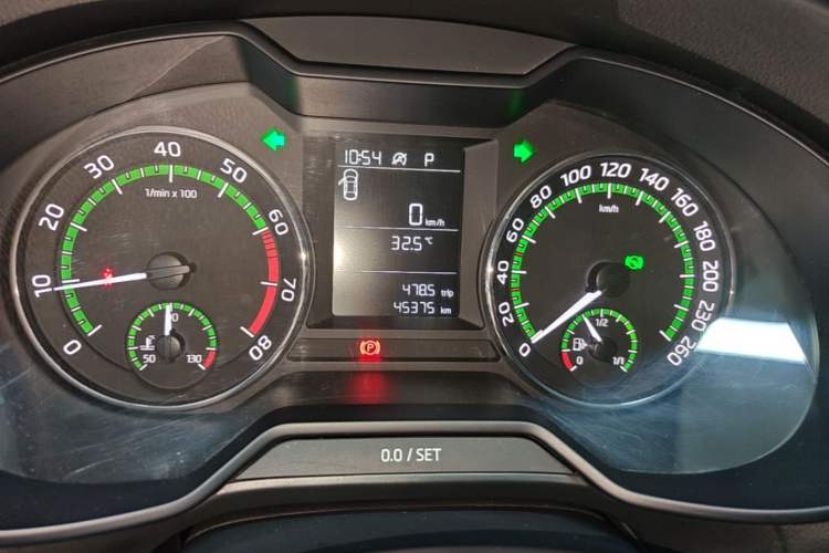 Used Skoda Octavia 2019 1.5L Automatic SmartDrive Comfort Edition China VI Standard Instrument Cluster