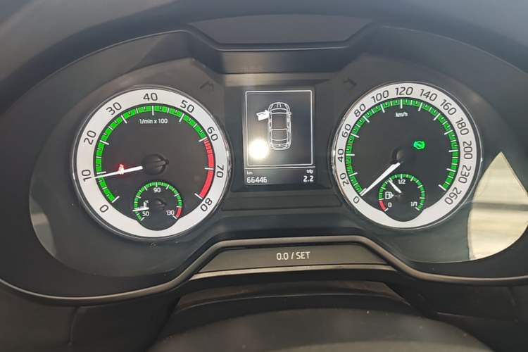 Used Skoda Octavia 2019 1.5L Automatic Smart Drive Luxury Edition China VI Standard Instrument Cluster