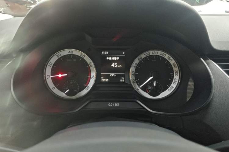Used Skoda Octavia 2019 1.5L Automatic Smart Drive Luxury Edition China VI Standard Instrument Cluster