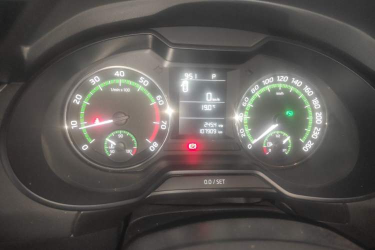 Used Skoda Octavia 2019 1.5L Automatic SmartDrive Comfort Edition China VI Standard Instrument Cluster