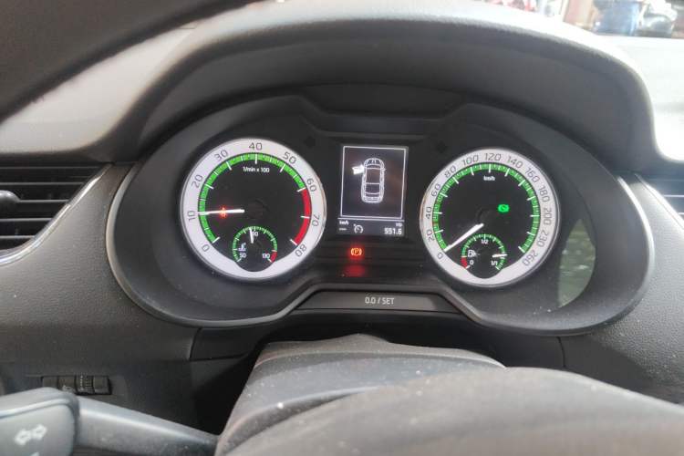 Used Skoda Octavia 2019 1.5L Automatic Smart Drive Luxury Edition China VI Standard Instrument Cluster