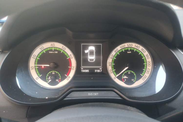 Used Skoda Octavia 2019 1.5L Automatic Smart Drive Luxury Edition China VI Standard Instrument Cluster