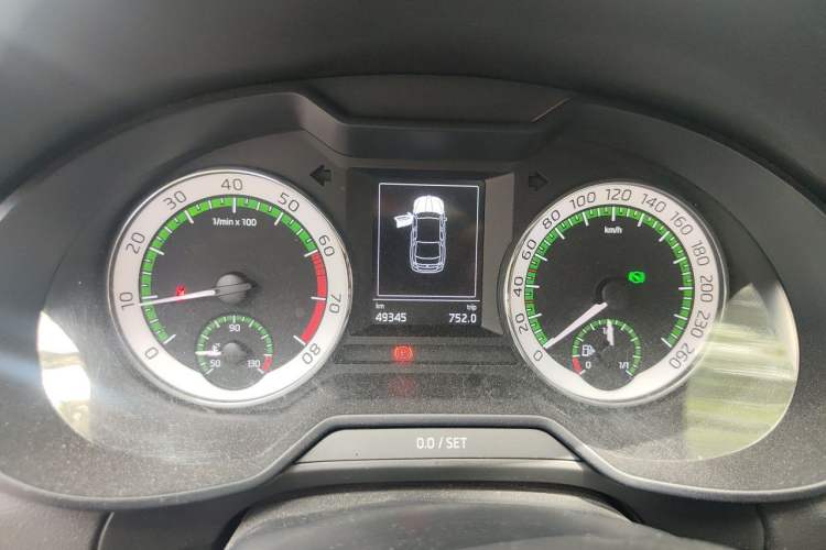 Used Skoda Octavia 2019 1.5L Automatic Smart Drive Luxury Edition China VI Standard Instrument Cluster