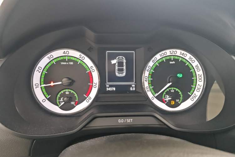 Used Skoda Octavia 2019 1.5L Automatic Smart Drive Luxury Edition China VI Standard Instrument Cluster