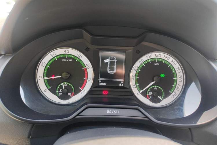 Used Skoda Octavia 2019 1.5L Automatic Smart Drive Luxury Edition China VI Standard Instrument Cluster