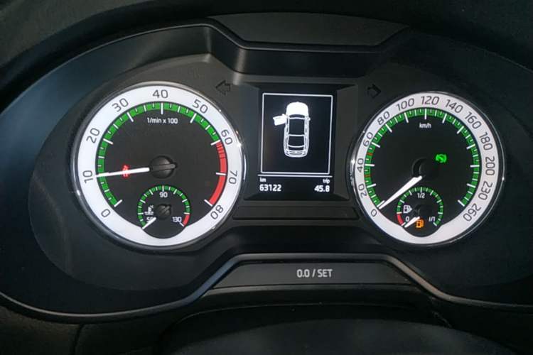 Used Skoda Octavia 2019 1.5L Automatic Smart Drive Luxury Edition China VI Standard Instrument Cluster