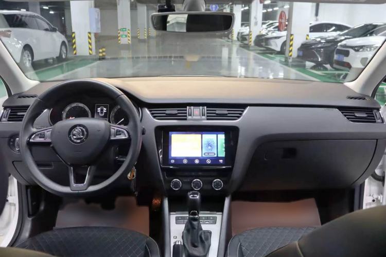 Used Skoda Octavia 2019 1.5L Automatic Smart Drive Luxury Edition China VI Standard Interior 1