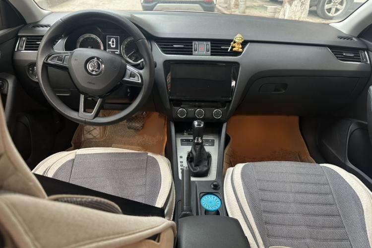 Used Skoda Octavia 2019 TSI280 DSG SmartDrive Luxury Edition China VI Interior 1