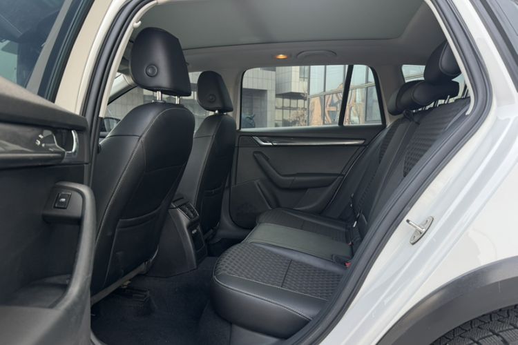 Used Skoda Octavia 2019 TSI280 DSG Luxury Edition Station Wagon China VI Standard Interior 1