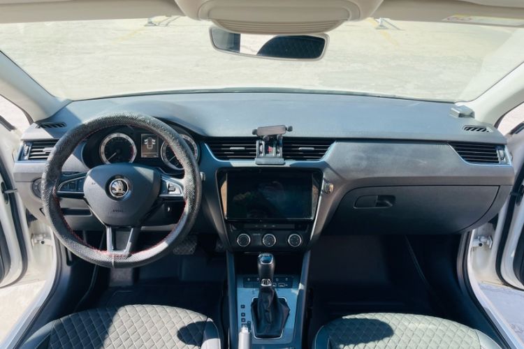 Used Skoda Octavia 2019 TSI230 DSG Luxury Edition Station Wagon China V Standard Interior 1