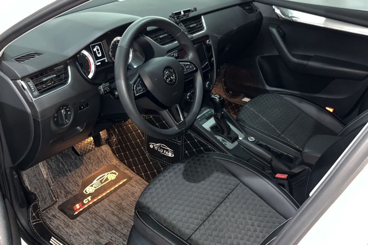Used Skoda Octavia 2019 TSI230 DSG Luxury Edition Interior 1