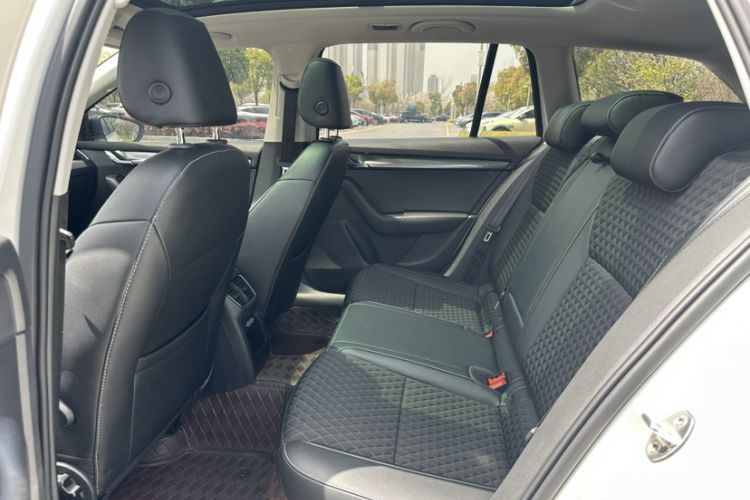 Used Skoda Octavia 2019 TSI280 DSG Luxury Edition Station Wagon China VI Standard Interior 1