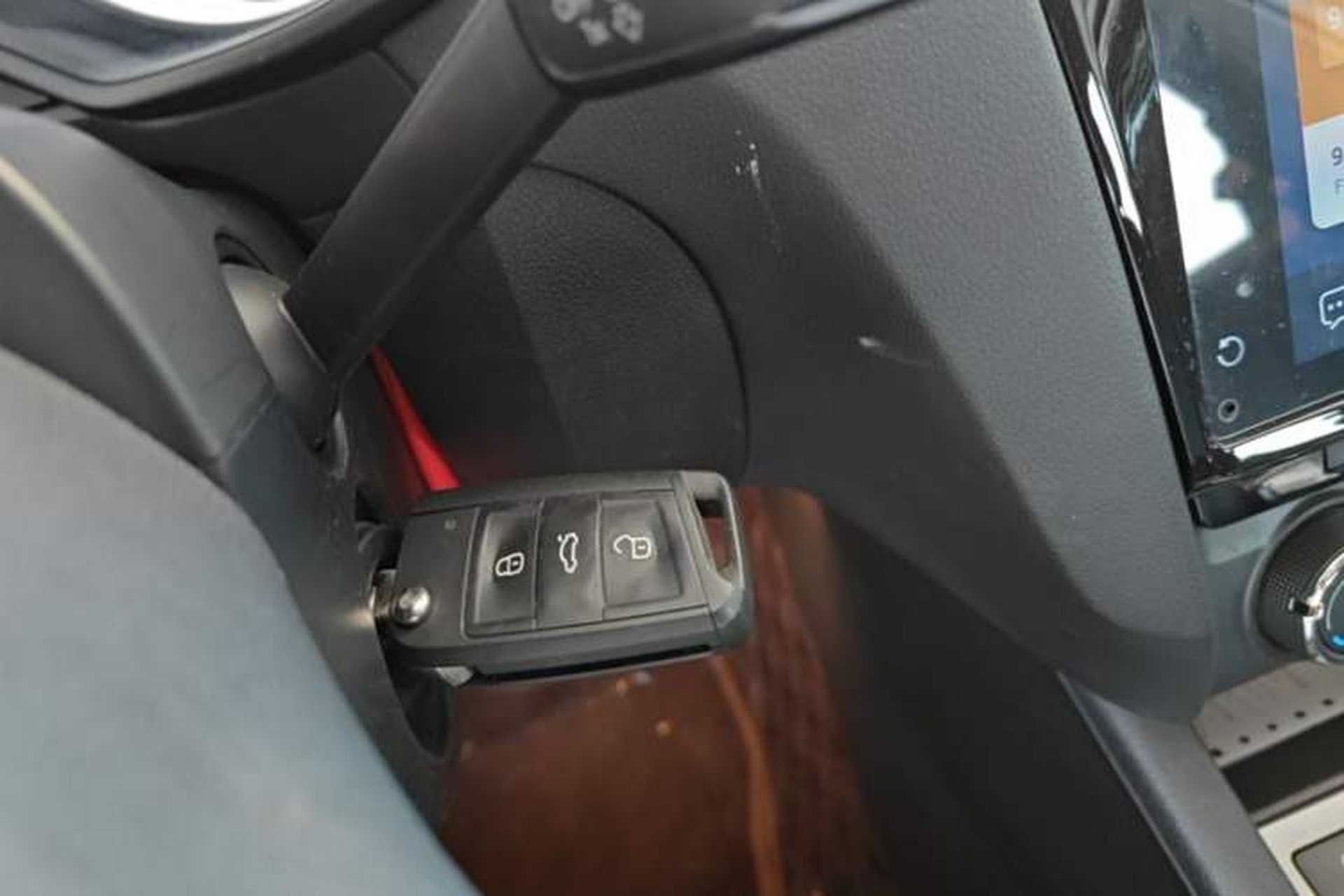 Used Skoda Octavia 2019 1.5L Automatic Smart Drive Luxury Edition China VI Standard Interior 1