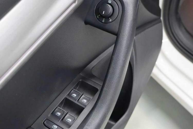 Used Skoda Octavia 2019 1.5L Automatic Smart Drive Luxury Edition China VI Standard Interior 13