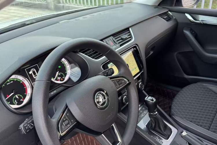 Used Skoda Octavia 2019 TSI280 DSG Luxury Edition Station Wagon China VI Standard Interior 2