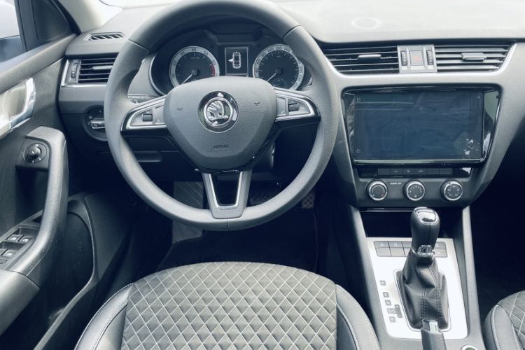 Used Skoda Octavia 2019 1.5L Automatic Smart Drive Luxury Edition China VI Standard Interior 2