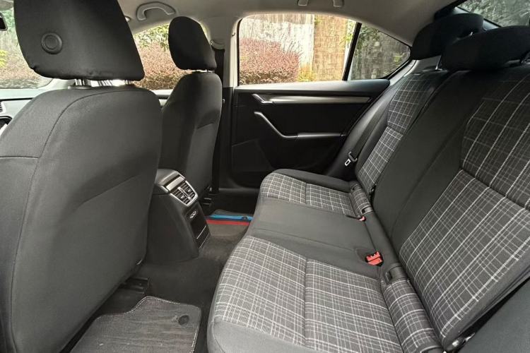 Used Skoda Octavia 2019 TSI230 DSG Smart & Comfort Edition China VI Standard Interior 2