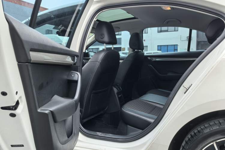 Used Skoda Octavia 2019 TSI280 DSG SmartDrive Luxury Edition China VI Interior 2