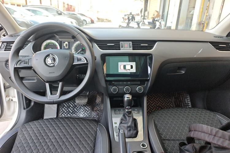 Used Skoda Octavia 2019 TSI280 DSG Luxury Edition Station Wagon China VI Standard Interior 2